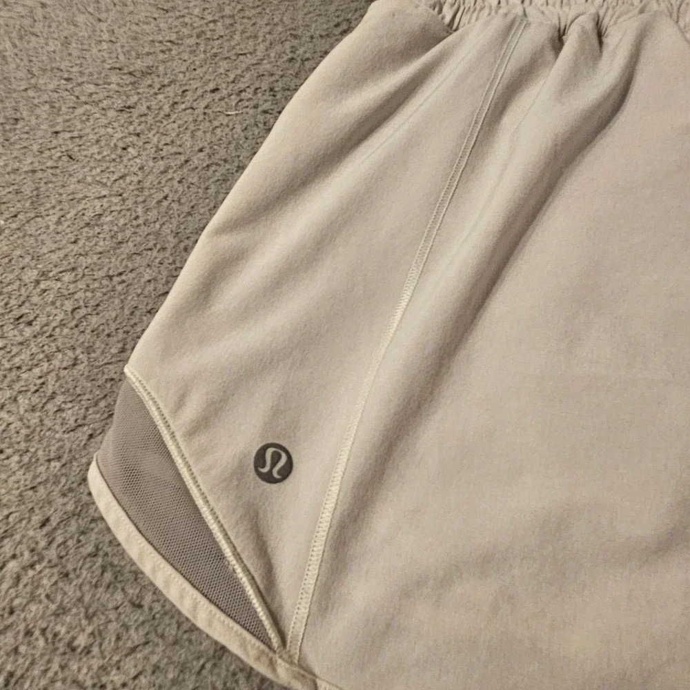 Lululemon Hotty Hot High-Rise Lined Shorts 4